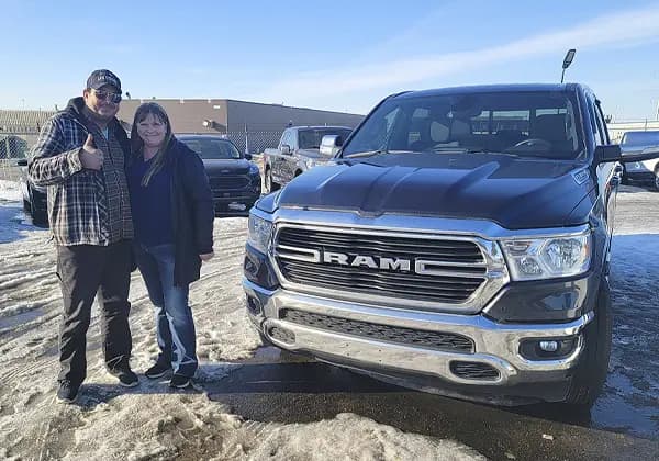 A Vida Auto customer with their new vehicle