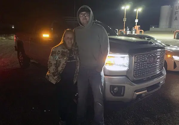 A Vida Auto customer with their new vehicle