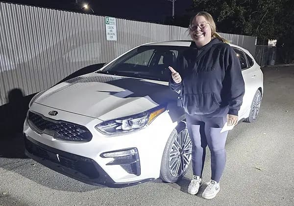 A Vida Auto customer with their new vehicle